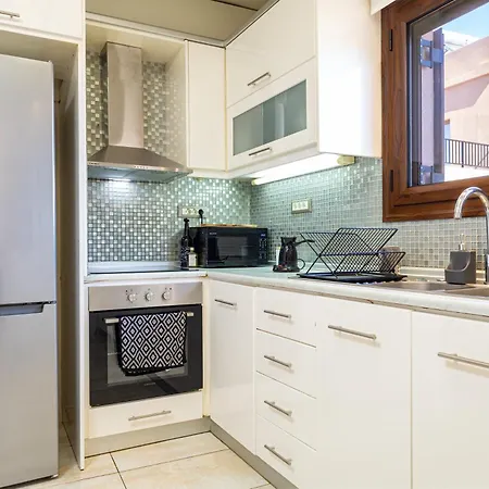 Harbour - 90sqm Spacious 2-balcony In Chania Old Town, Private Parking Available 950m Apartment *