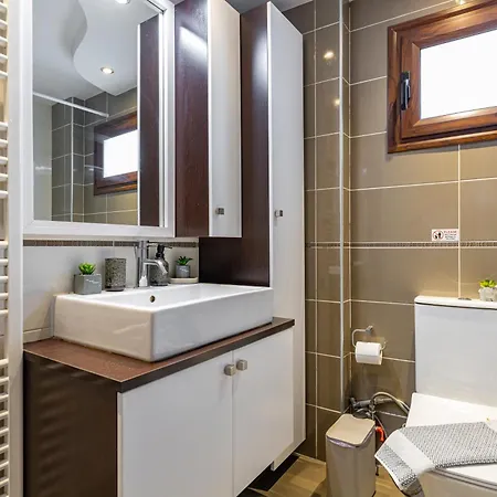 Harbour - 90sqm Spacious 2-balcony In Chania Old Town, Private Parking Available 950m Apartment Chania (Crete)