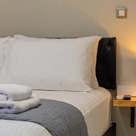 Harbour - 90sqm Spacious 2-balcony In Chania Old Town, Private Parking Available 950m