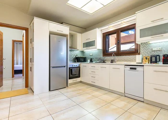 Harbour - Spacious Unique 2-balcony In Chania Old Town Ханья