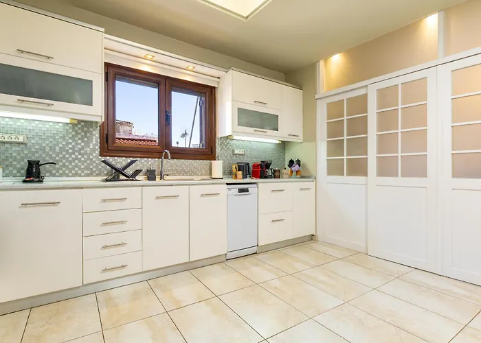 Апартаменты Harbour - Spacious Unique 2-balcony In Chania Old Town