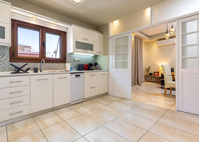 Harbour - Spacious Unique 2-balcony In Chania Old Town *