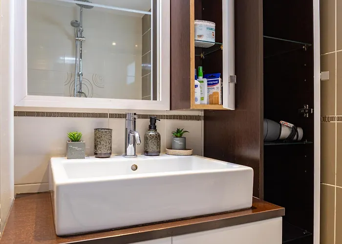 Harbour - Spacious Unique 2-balcony In Chania Old Town