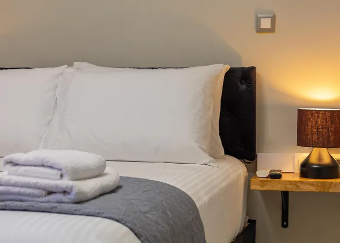 Harbour - Spacious Unique 2-balcony In Chania Old Town